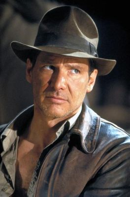 Raiders of the Lost Ark: Uma Aventura Arquelógica eletrizante estrelada por Harrison Ford!