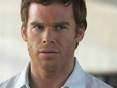 Dexter, O Série que te Fará Questionar a Natureza da Moralidade e Amando um Assassino Carismático!